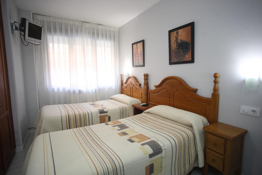 Hostal Santa Barbara Сорія Екстер'єр фото
