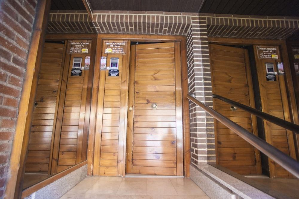 Hostal Santa Barbara Сорія Екстер'єр фото