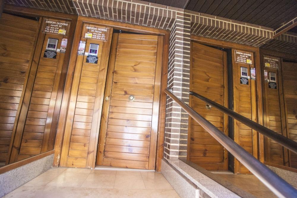 Hostal Santa Barbara Сорія Екстер'єр фото
